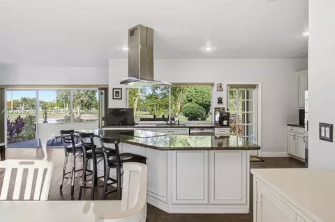 Kitchen - 19015 E Saint Andrews Dr, Hialeah, FL 33015 photo 4 of 6