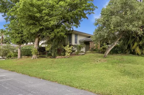 Exterior - 19015 E Saint Andrews Dr, Hialeah, FL 33015 photo 2 of 12
