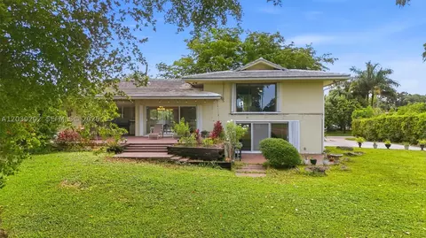 Exterior - 19015 E Saint Andrews Dr, Hialeah, FL 33015 photo 7 of 12