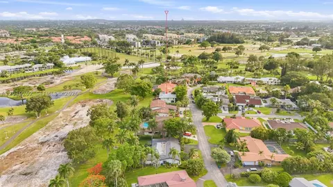 View/Area - 19015 E Saint Andrews Dr, Hialeah, FL 33015 photo 5 of 7