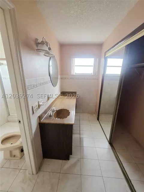 Bath - 405 SE 4th Ave, Hialeah, FL 33010 photo 1 of 3