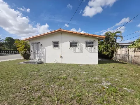 Exterior - 405 SE 4th Ave, Hialeah, FL 33010 photo 1 of 6
