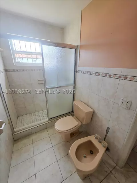 Bath - 405 SE 4th Ave, Hialeah, FL 33010 photo 3 of 3