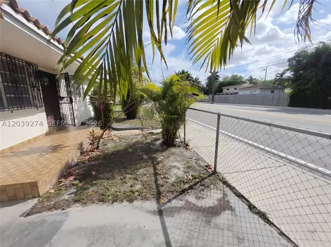 Exterior - 405 SE 4th Ave, Hialeah, FL 33010 photo 5 of 6