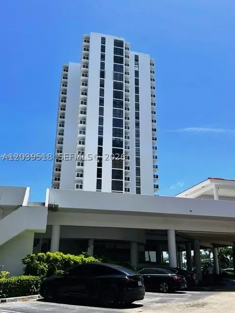 20515 E Country Club Dr #142, Aventura, FL 33180