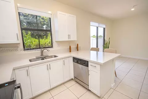 Kitchen - 11064 W 33rd Way, Hialeah, FL 33018 photo 4 of 7
