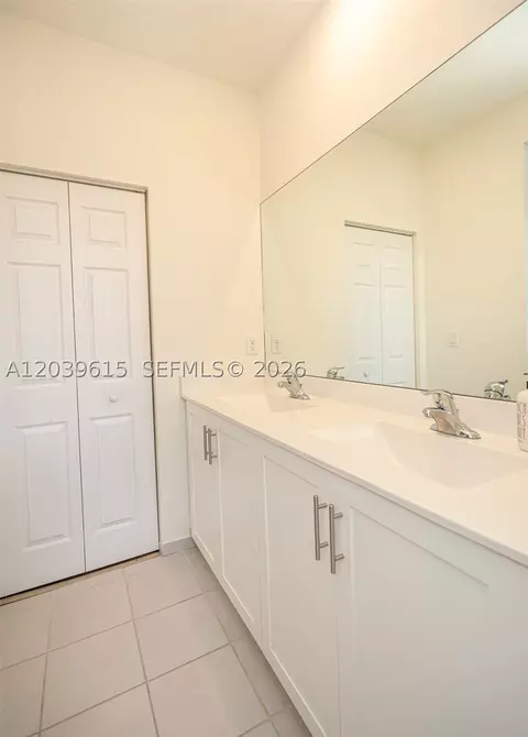 Bath - 11064 W 33rd Way, Hialeah, FL 33018 photo 8 of 11