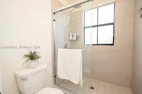 Bath - 11064 W 33rd Way, Hialeah, FL 33018 photo 9 of 11