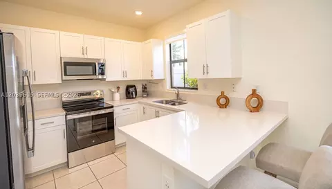 Kitchen - 11064 W 33rd Way, Hialeah, FL 33018 photo 2 of 7
