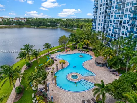 2641 N Flamingo Rd #304N, Sunrise, FL 33323