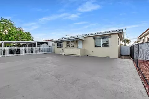 Exterior - 4719 E 8th Ct, Hialeah, FL 33013 photo 1 of 4