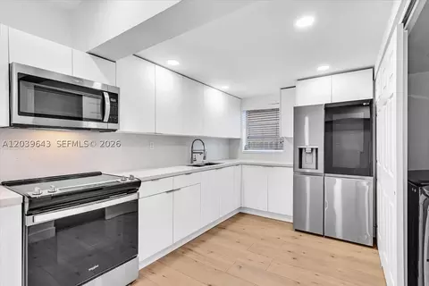 Kitchen - 4719 E 8th Ct, Hialeah, FL 33013 photo 1 of 2