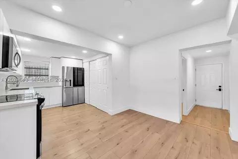Entry Way - 4719 E 8th Ct, Hialeah, FL 33013 photo 2 of 2
