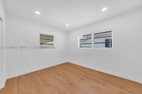 Bedroom - 4719 E 8th Ct, Hialeah, FL 33013 photo 3 of 4