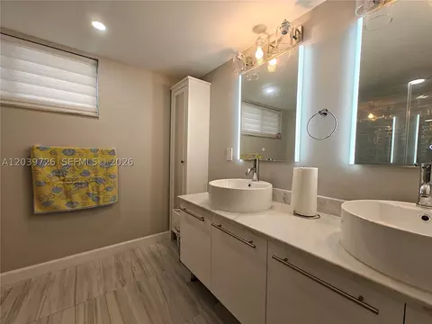 601 Ives Dairy Rd #101-8, Miami, FL 33179