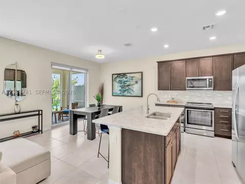 Kitchen - 1183 Eucalyptus Dr, Hollywood, FL 33021 photo 1 of 2