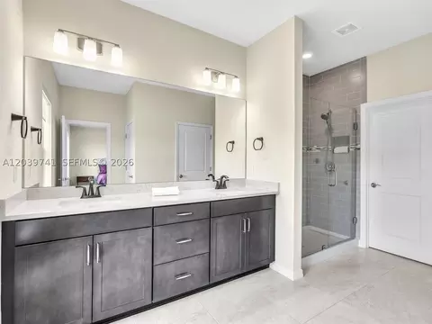 Bath - 1183 Eucalyptus Dr, Hollywood, FL 33021 photo 1 of 3