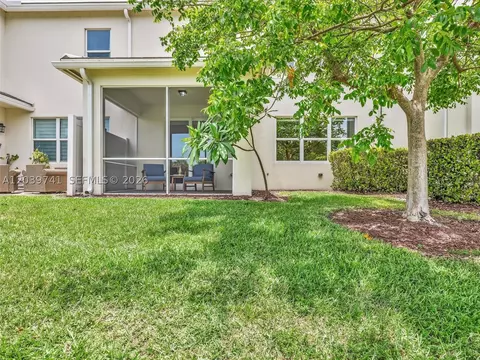 Exterior - 1183 Eucalyptus Dr, Hollywood, FL 33021 photo 6 of 7