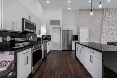 601 Leslie Dr, Hallandale Beach, FL 33009