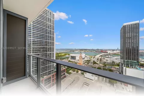 121 NE 5th St #3200, Miami, FL 33132
