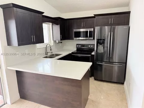 2854 W 75th Ter, Hialeah, FL 33018