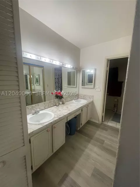 Bath - 6945 W 2nd Way, Hialeah, FL 33014 photo 2 of 2