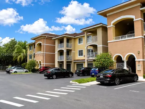 6458 Emerald Dunes Dr #303, West Palm Beach, FL 33411