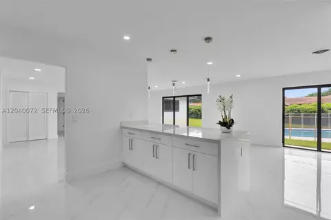 6940 NW 6th St, Plantation, FL 33317
