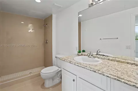 Bath - 2475 Brickell Ave #704, Miami, FL 33129 photo 1 of 2