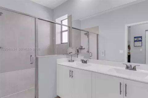 Bath - 3416 W 109th Pl, Hialeah, FL 33018 photo 2 of 2