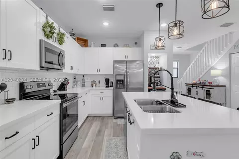 Kitchen - 3416 W 109th Pl, Hialeah, FL 33018 photo 2 of 2
