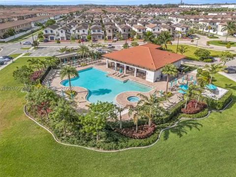 View/Area - 3416 W 109th Pl, Hialeah, FL 33018 photo 6 of 11