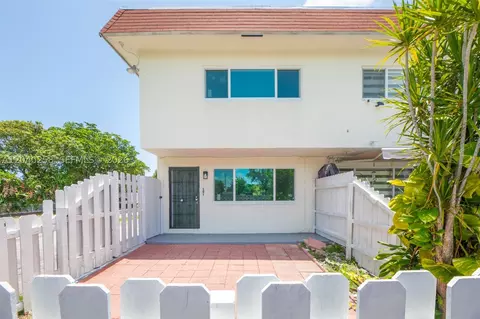 1450 NE 151st St #101, Miami, FL 33162