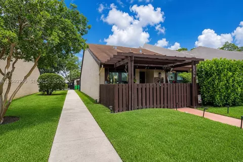 8356 NW 37th Pl #E-9, Sunrise, FL 33351