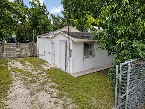 867 NW 109th St, Miami, FL 33168