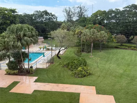 900 Saint Charles Pl #407, Pembroke Pines, FL 33026