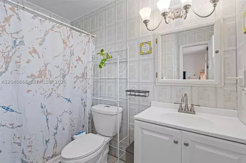 Bath - 7701 W 16th Ct, Hialeah, FL 33014 photo 2 of 3