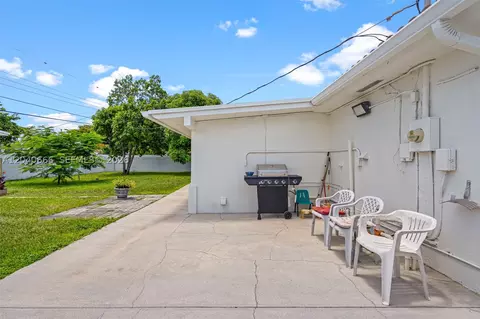Exterior - 7701 W 16th Ct, Hialeah, FL 33014 photo 14 of 15