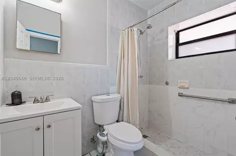 Bath - 7701 W 16th Ct, Hialeah, FL 33014 photo 3 of 3