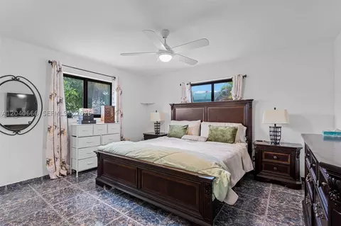 Bedroom - 7701 W 16th Ct, Hialeah, FL 33014 photo 4 of 7