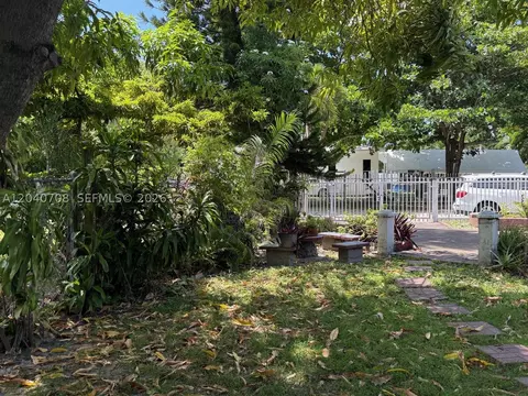 12600 Country Club Ln, Miami, FL 33167