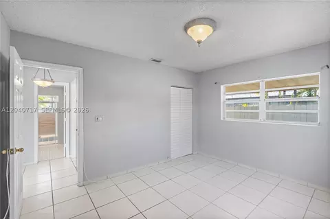 491 W 35th Pl, Hialeah, FL 33012 photo 4