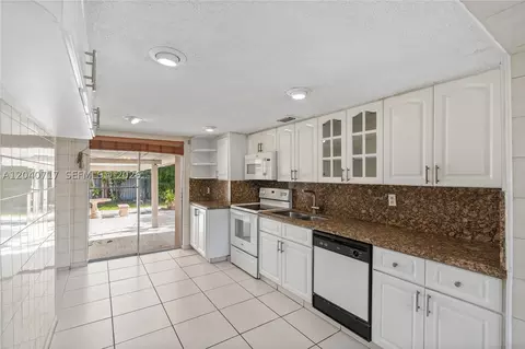 491 W 35th Pl, Hialeah, FL 33012 photo 16