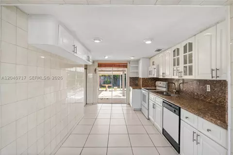 491 W 35th Pl, Hialeah, FL 33012 photo 17