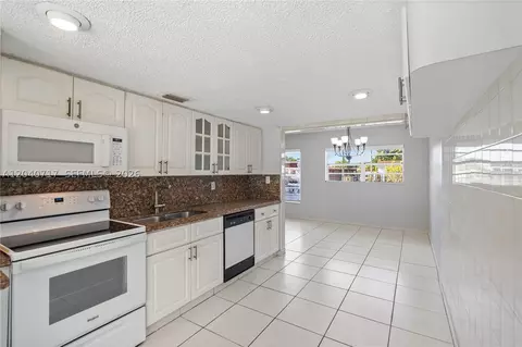 491 W 35th Pl, Hialeah, FL 33012 photo 5