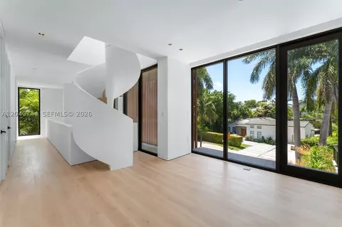 Entry Way - 165 Hampton Ln, Key Biscayne, FL 33149 photo 2 of 2