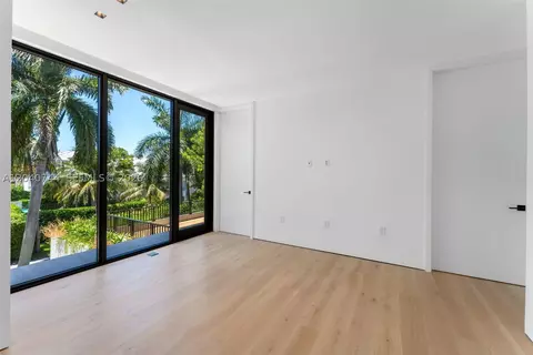 Bedroom - 165 Hampton Ln, Key Biscayne, FL 33149 photo 4 of 5