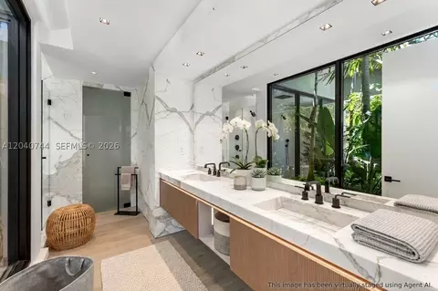 Bath - 165 Hampton Ln, Key Biscayne, FL 33149 photo 1 of 5