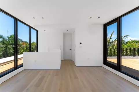 Bedroom - 165 Hampton Ln, Key Biscayne, FL 33149 photo 5 of 5