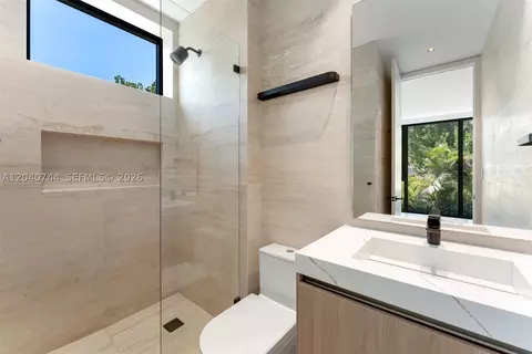 Bath - 165 Hampton Ln, Key Biscayne, FL 33149 photo 4 of 5
